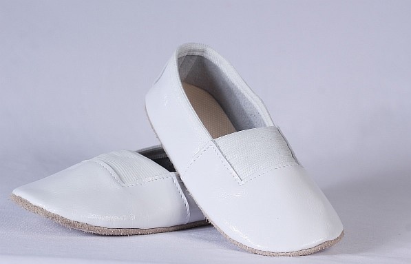 Чешки белые/чёрные лак р.18-22,5