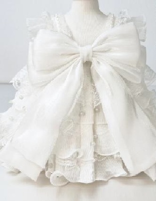2 Платье белое с воланами и бантом